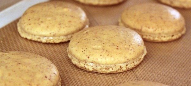 Макаруны с инжиром и орехом пекан