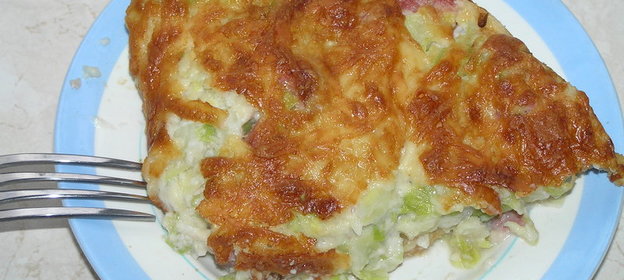 Капустная запеканка с сыром и ветчиной