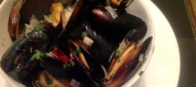 Мидии по‑средиземноморски с тархуном и базиликом