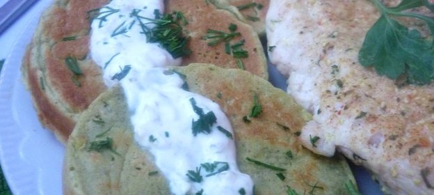 Гороховые оладьи для курочки с чесноком