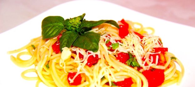 Спагетти с помидорами