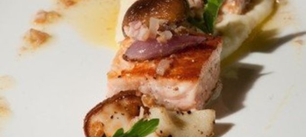 Семга запеченая с артишоками