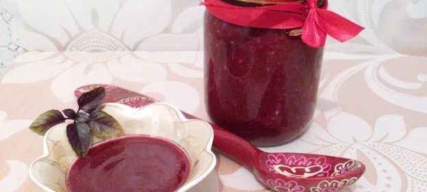 Брусничный чатни с базиликом и чесноком