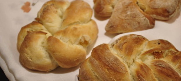 Постные булочки с изюмом