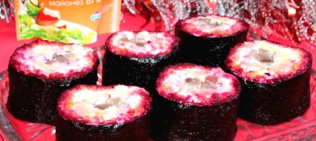 Салат «Сельдь под шубой» в виде суши