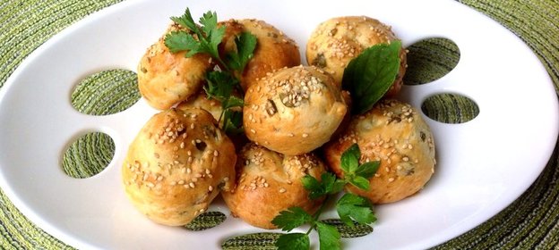 Булочки из дрожжевого теста с сыром