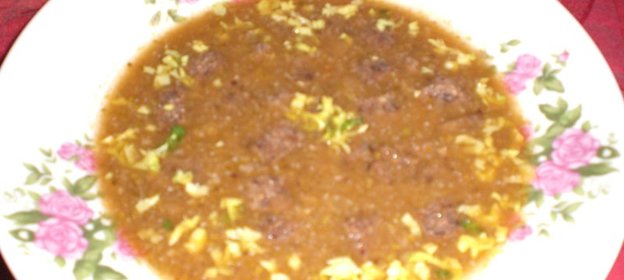 чечевично-сельдереевый суп с грибами и сухариками из зернового хлеба