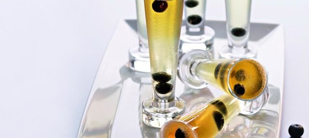 Желе из шампанского с голубикой