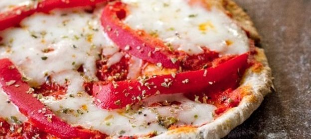Быстрая пицца с красным болгарским перцем