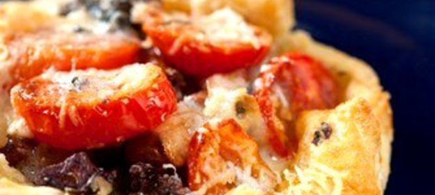 Пицца с луком и сыром