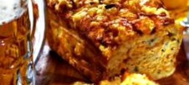 Луковый кекс с сыром