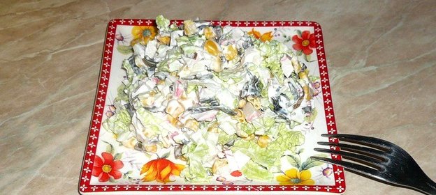 Салат с морской капустой и крабовым мясом