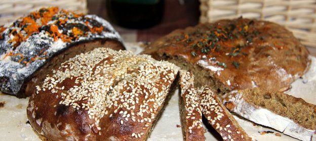 Хлеб бездрожжевой с орехами и сухофруктами