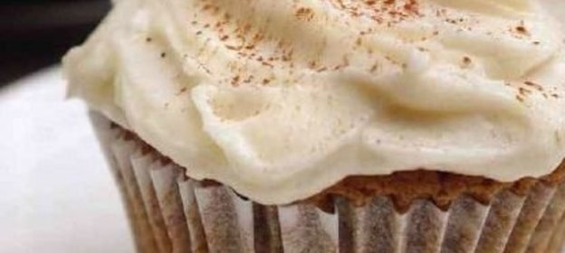 Курица-молодка с помидорами и яйцами