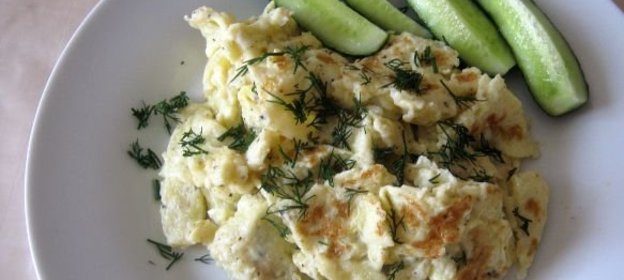 Маринованный лосось с приправой из томатов