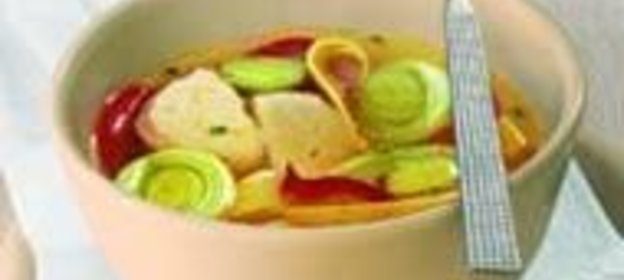 Лапша с карри, пореем и курицей