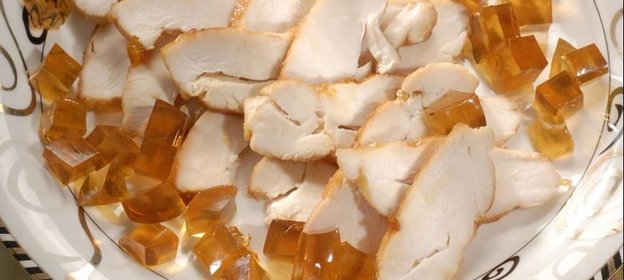 Грудка индейки с желе из хереса