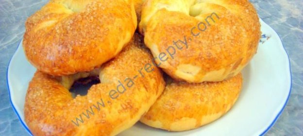 Сдобные дрожжевые булочки с сахаром на завтрак