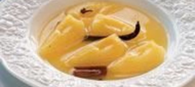 Груши, запеченные в сиропе с корицей