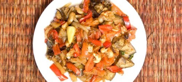 Запеченые овощи с чесноком и пармезаном