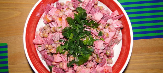 Салат из свеклы с куриным мясом