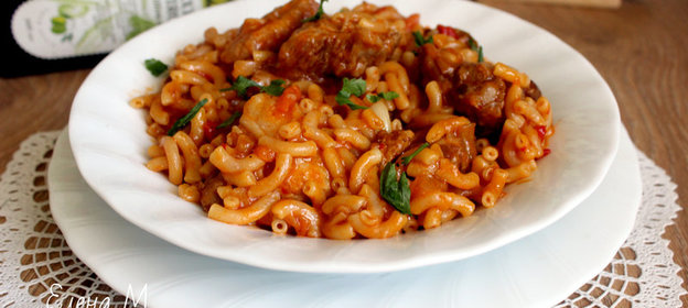 Паста с овощами и свиными ребрышками (Fideos a la cazuela)