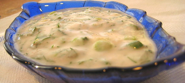 Розовый соус на основе мацони