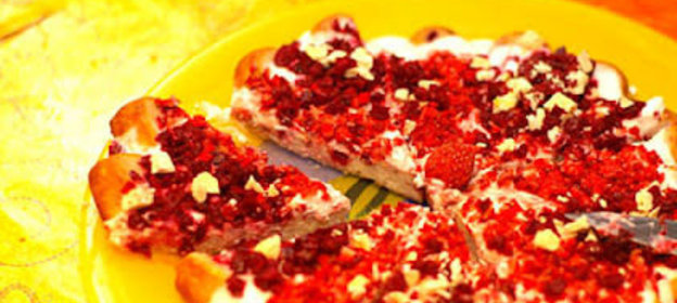 Творожная запеканка с вишней и клубникой