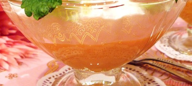 Десерт из сливочного риса с манговым желе