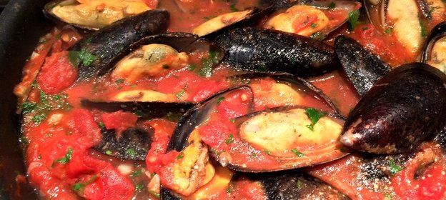 Лингвини с мидиями по‑средиземноморски