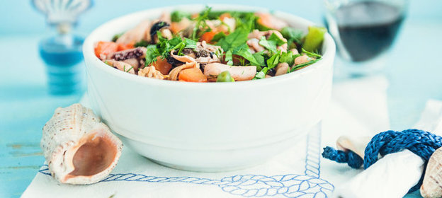 Морской коктейль с овощами