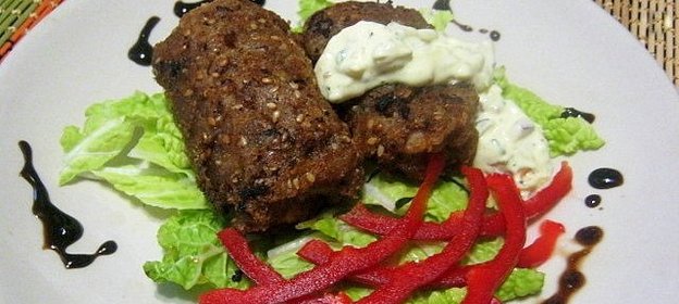 Рулетики из ржаных хлебцев с мясным фаршем