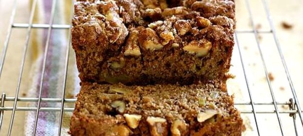 Яблочный хлеб с орехами