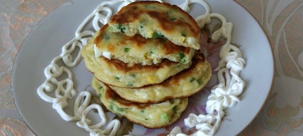 Оладьи с луком и яйцом на кефире