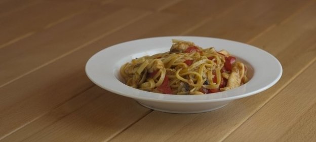 Лапша с курицей и овощами