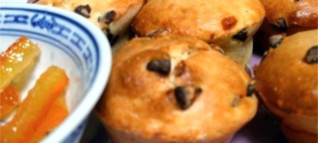 Апельсиновые маффины с шоколадной крошкой