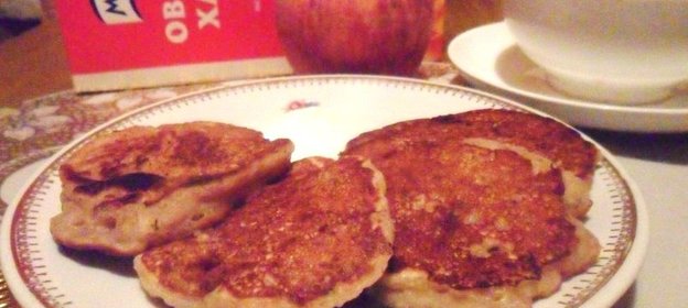 Яблочные оладьи с овсяными хлопьями