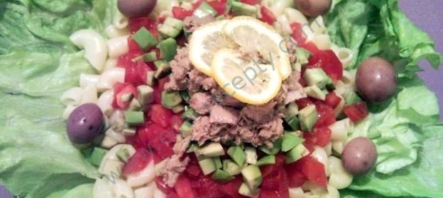 Салат с тунцом и авокадо