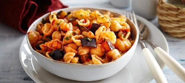 Паста с нутом и баклажанами