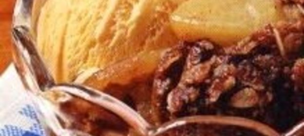 Яблочный десерт на гриле