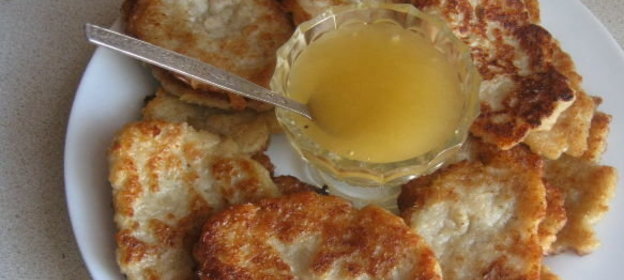 Оладьи из овсяной каши с яблоками