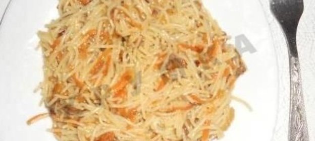 Макароны с тушенкой