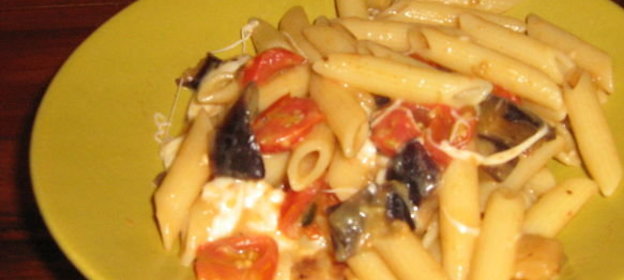 Паста с баклажаном и моццареллой