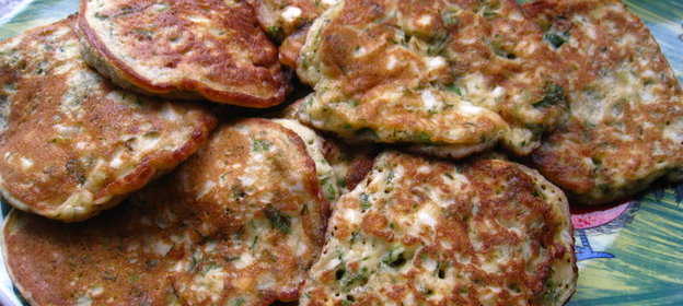 Оладьи с зеленью и яйцом