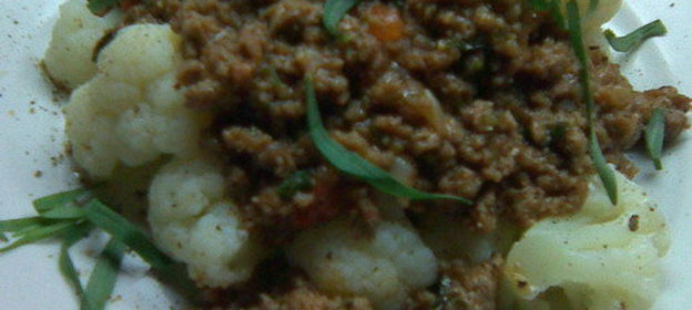 МЯСНОЙ СОУС с эстрагоном/тархуном и корицей. Цветная капуста под ним