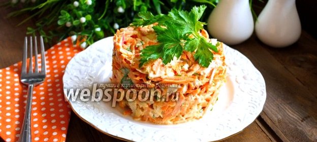 Морковный салат с курицей, яблоком и ананасом
