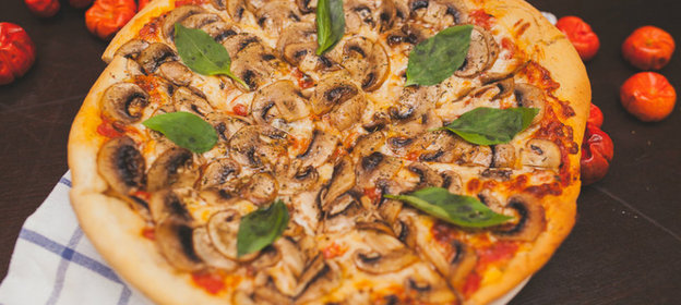 Пицца с грибами и моцареллой: пошаговый рецепт