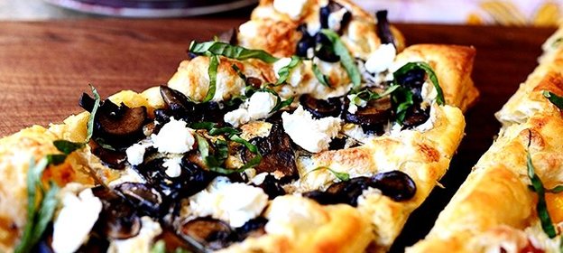 Слоеная пицца с грибами