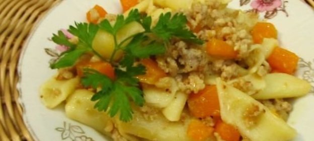 Макароны с тыквой и фаршем