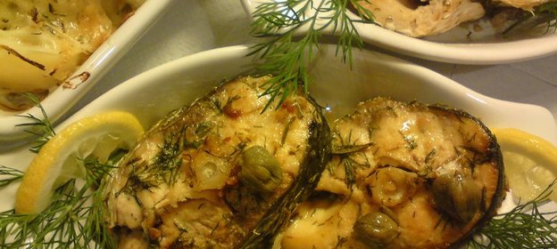 Рыбка пеленгас, запеченная в пряных травах + гарнир - запеканка картофельная